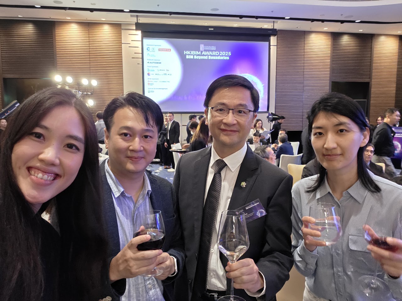 Networking at the dinner banquet with HKIBIM delegates